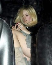 Nahá Avril Lavigne. Fotka - 24
